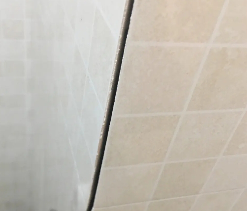 七星瓷砖空鼓维修公司分享阳台瓷砖脱落的修复过程可以分为以下几个步骤